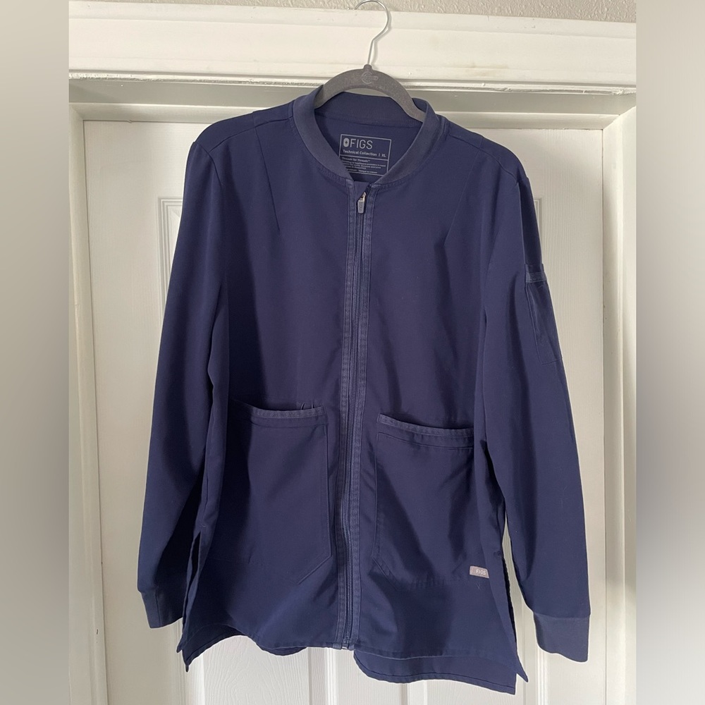 FIGS Women’s Bellery Scrub Jacket